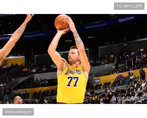 东契奇家里的冰箱比我房租还贵，这日子真不是盖的！